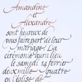 détail de calligraphie de faire-part à la plume